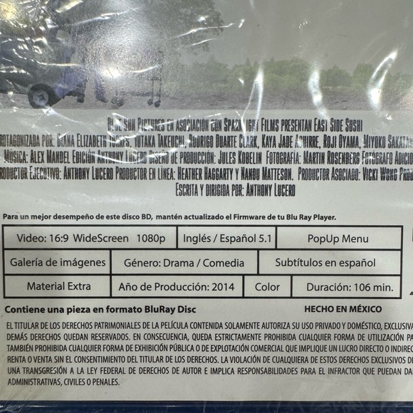 Blue-ray Disc-Sushi a la Mexicana Movie Poster - Female Model Holding Sushi - Picture 3 of 3